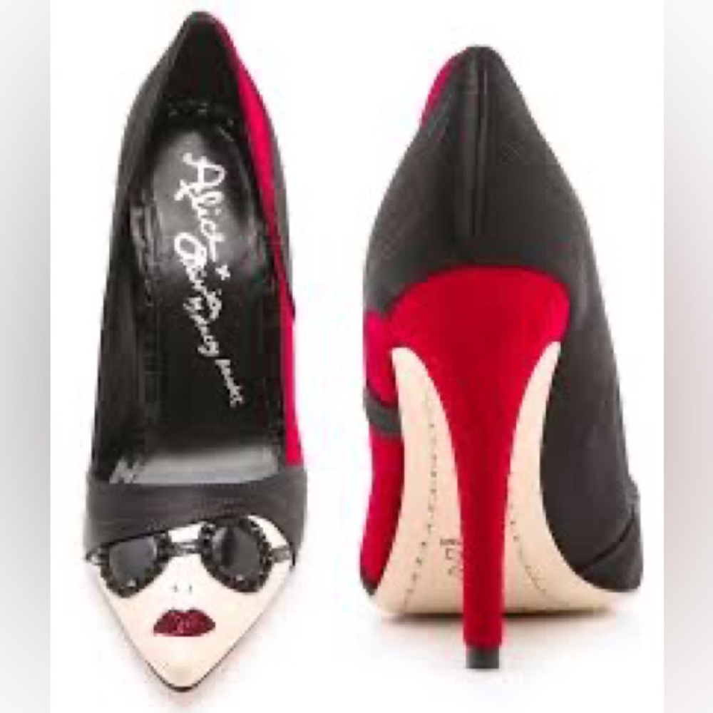 Alice + Olivia Face Pump - Picture 2 of 9